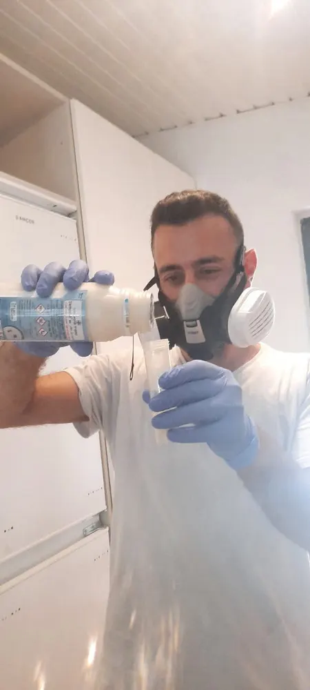 תיקן גרמני — הכנת חומר ההדברה במינון מדויק לפי התווית, בציוד מגן מלא